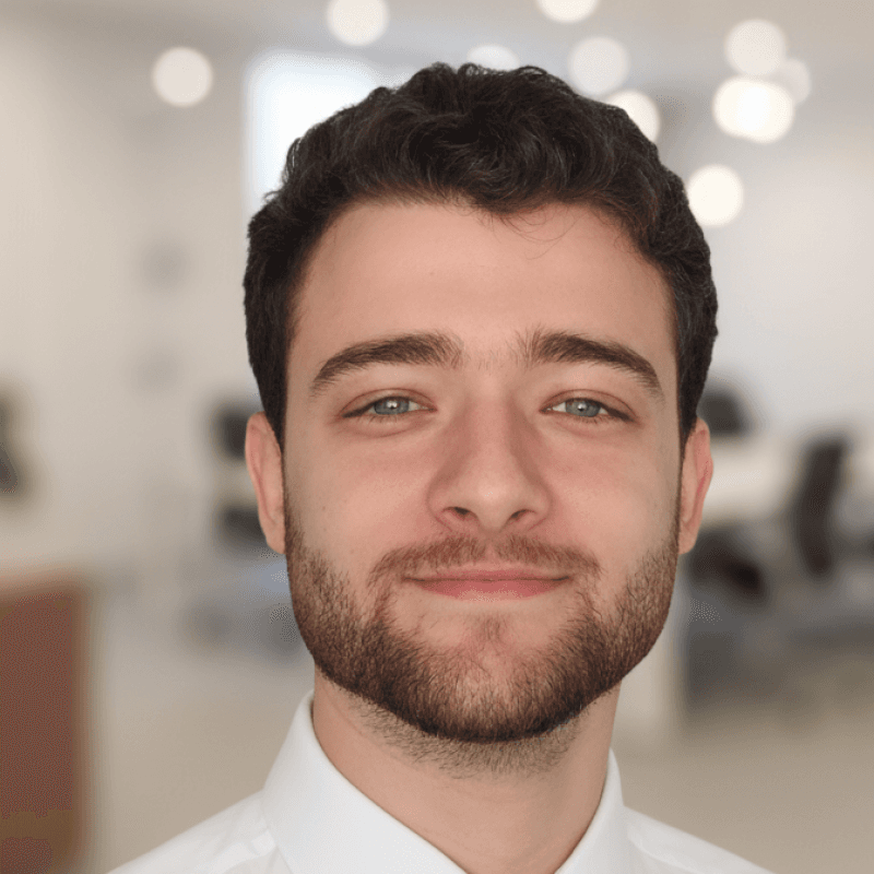 Tiago Porto — Analista de M&A e Instrutor